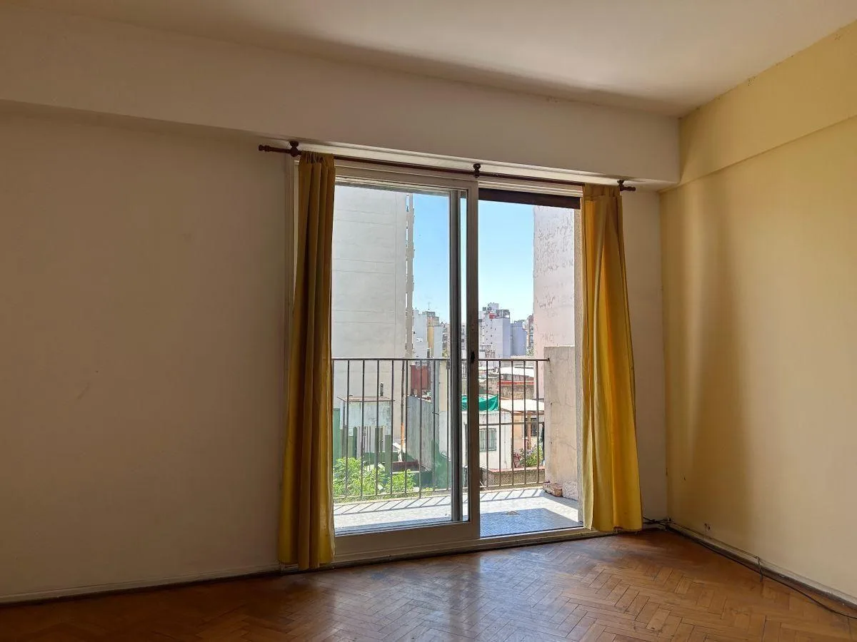 Two-room apartment with balcony in Caballito