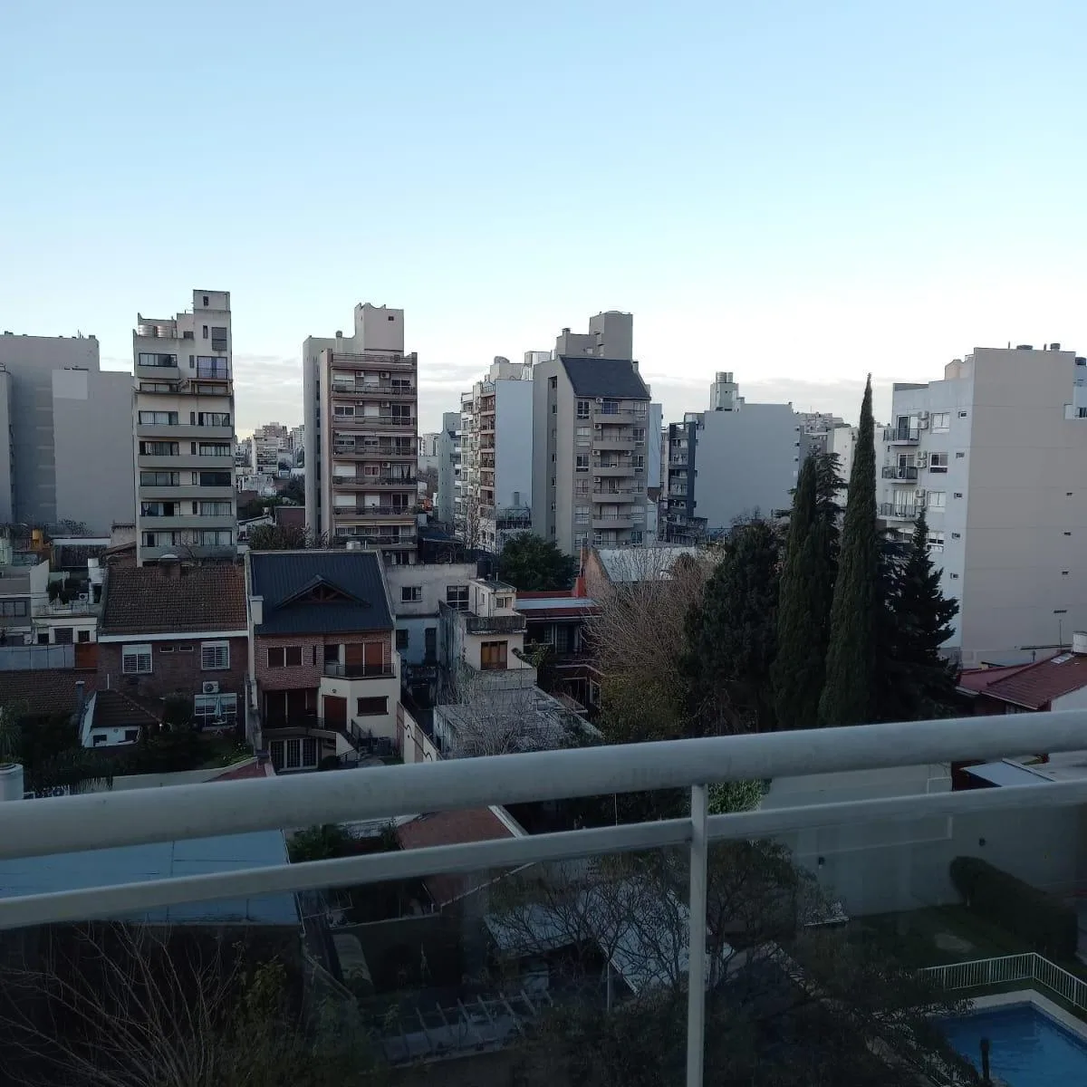 Kitnet em Agronomía com varanda