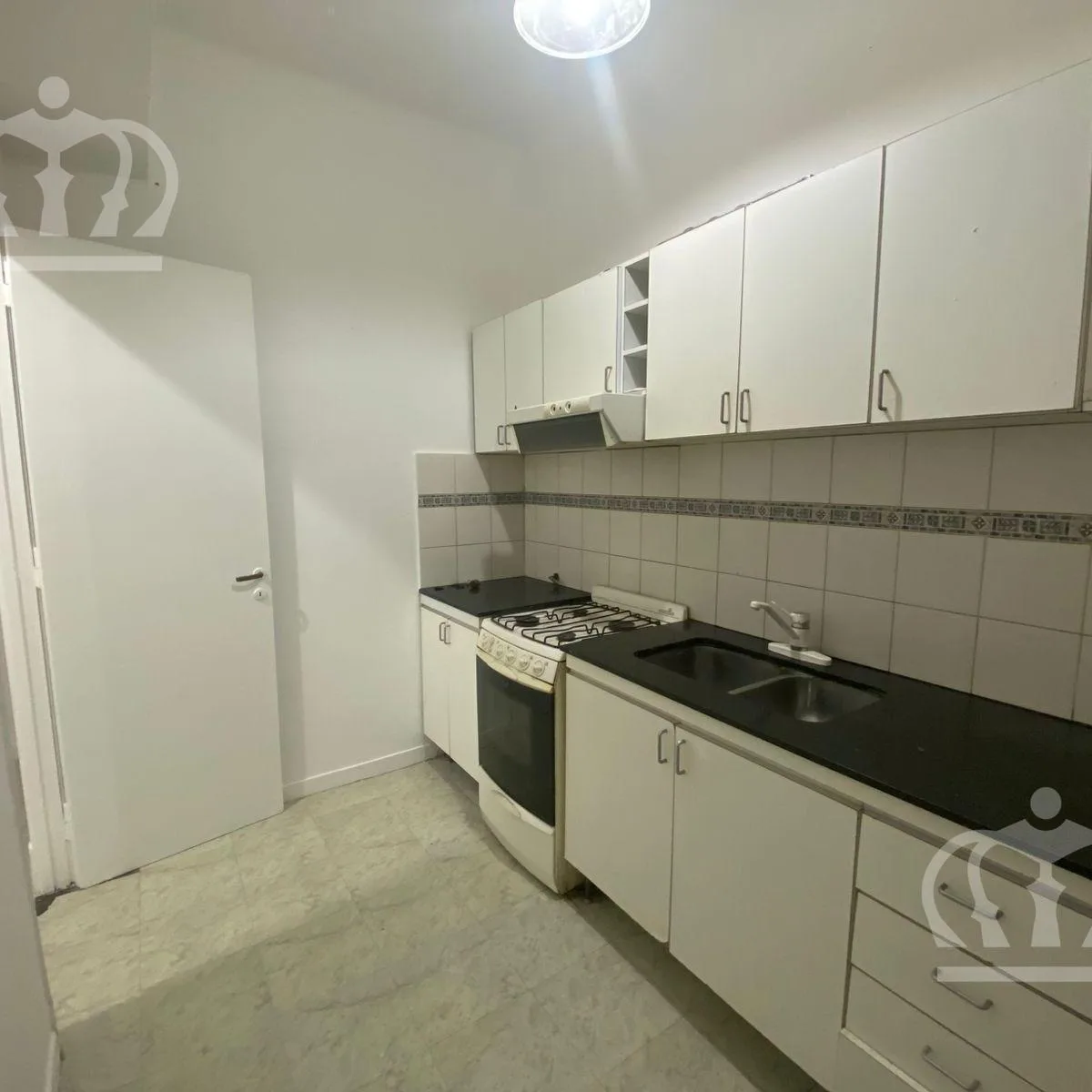 Apartamento de 3 ambientes no térreo sobre Av. em Lanús