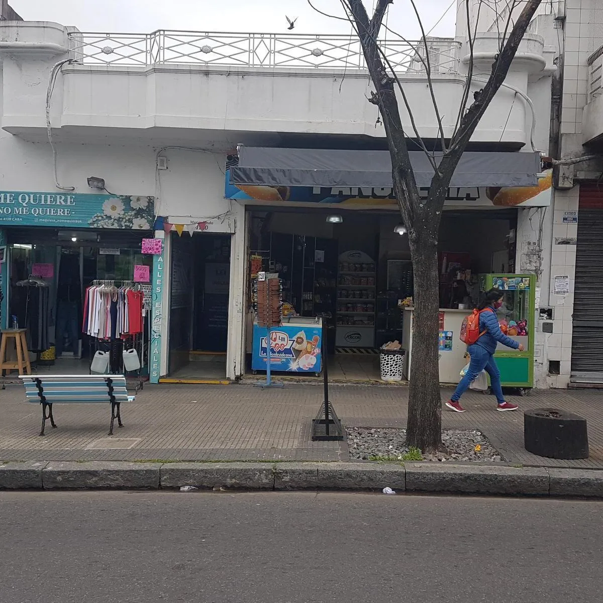 Casa para oficina o consultorios de 8 ambientes en Villa Lugano frente a la estación