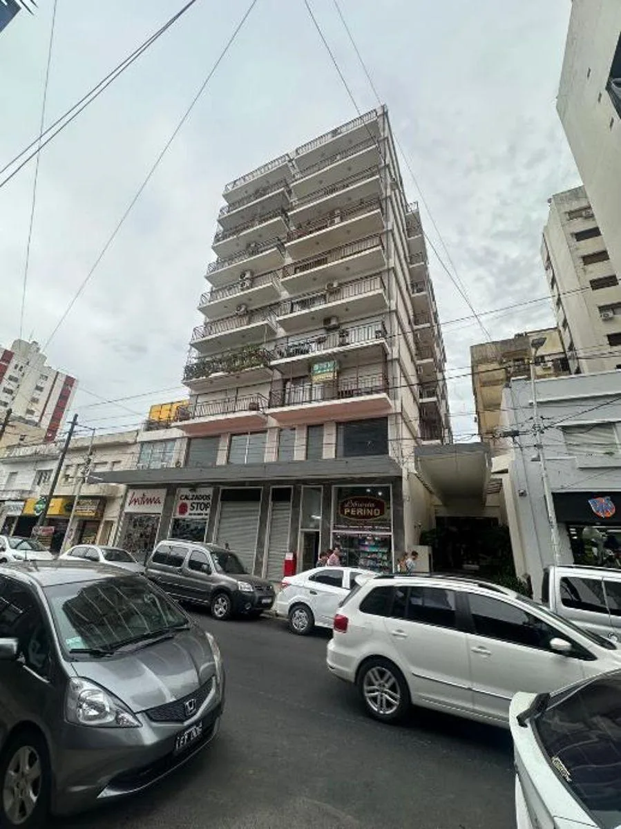 One-bedroom PH with patio in Wilde