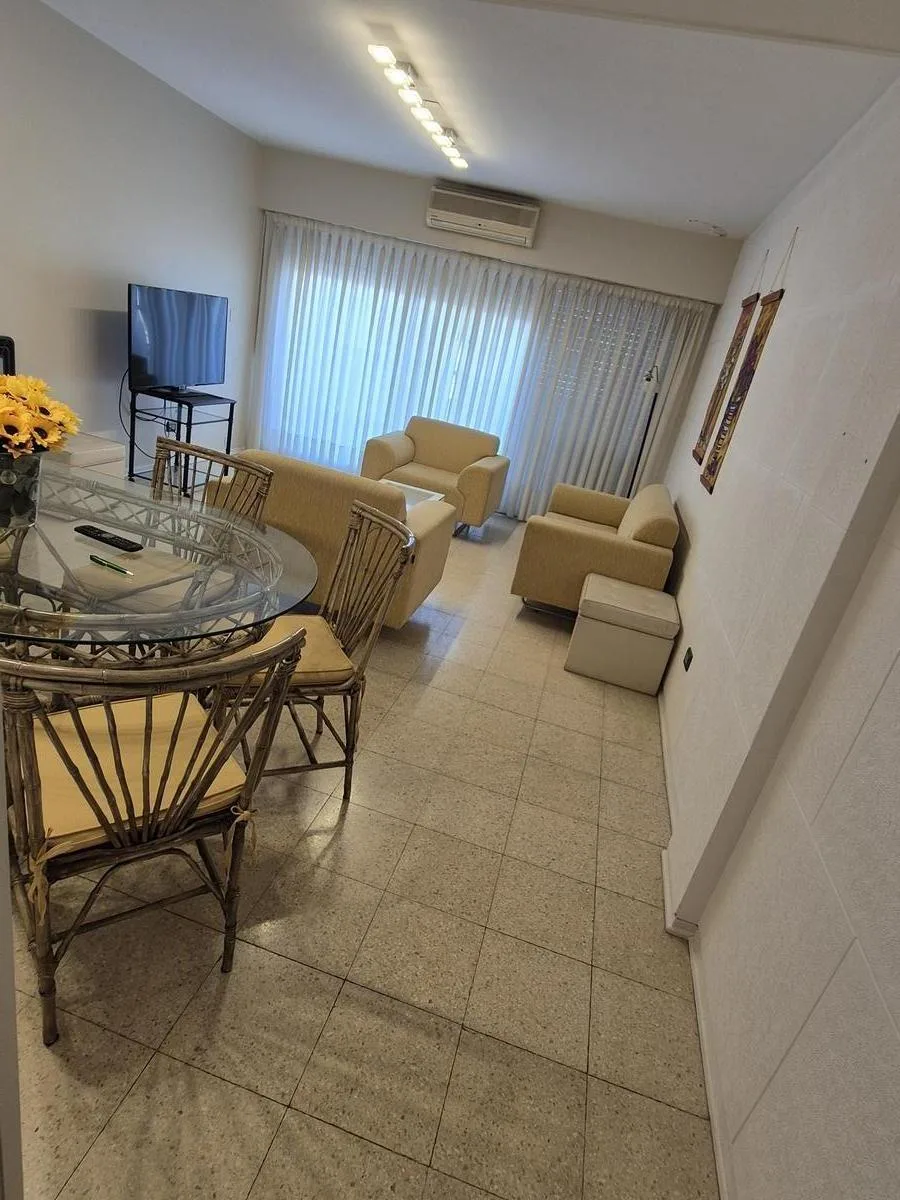 Departamento de 3 ambientes amoblado con balcón terraza en Flores