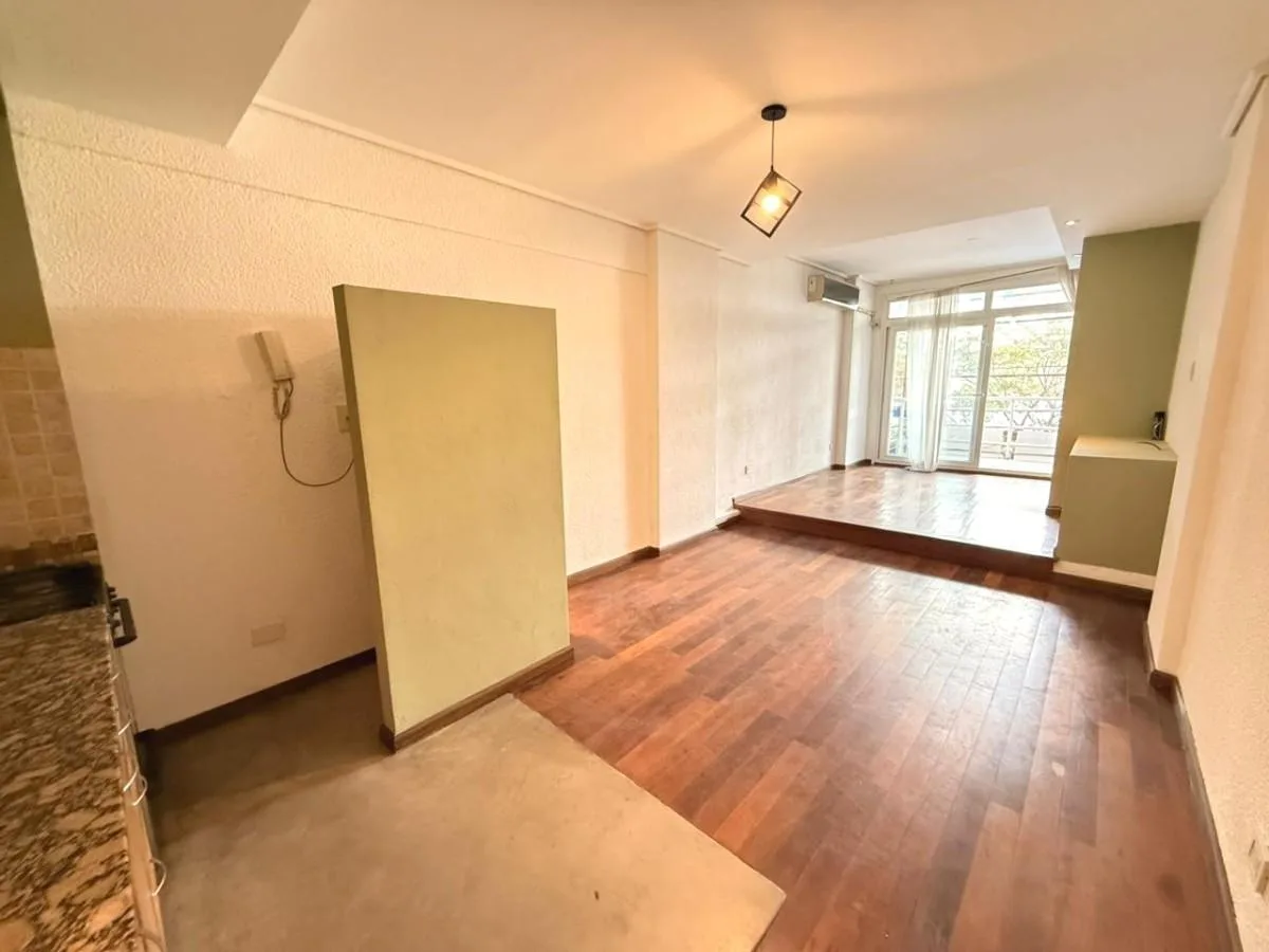 Front-facing studio apartment with balcony in Belgrano