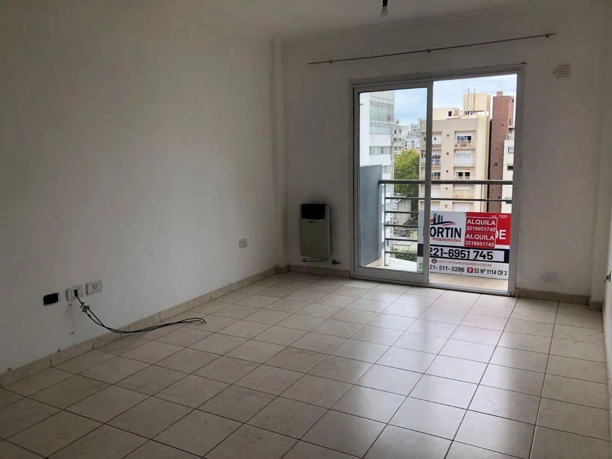 Studio apartment for rent on Calle 1 in La Plata