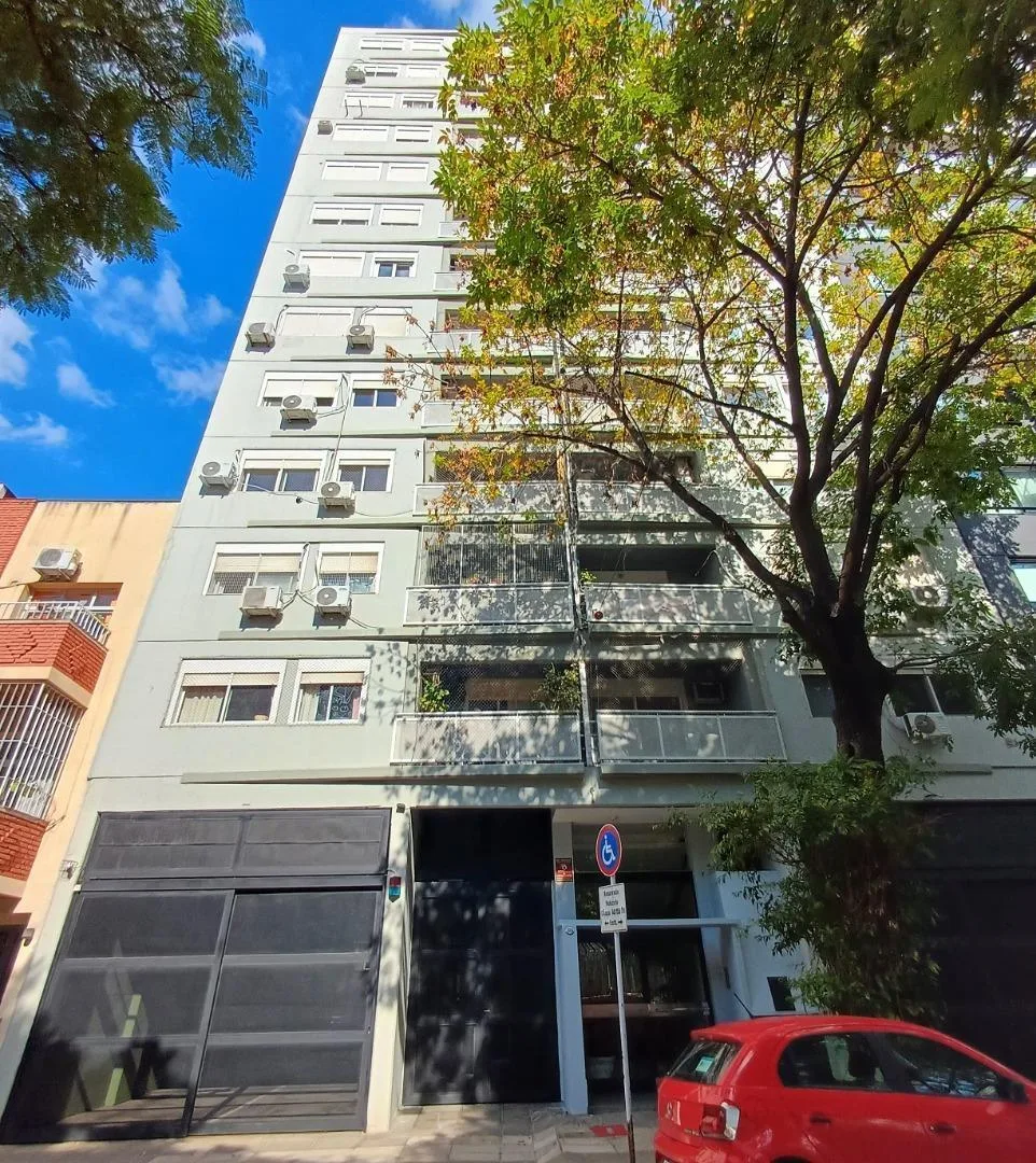 Three-room apartment with terrace balcony in Núñez