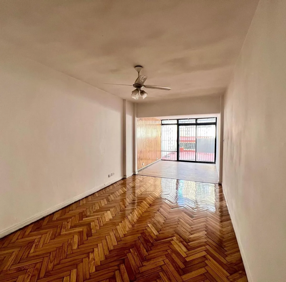 Departamento de 2 ambientes con patio en Parque Chacabuco