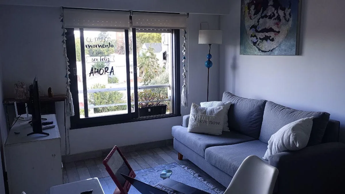 Apartamento de dois ambientes mobiliado com vaga em Vicente López