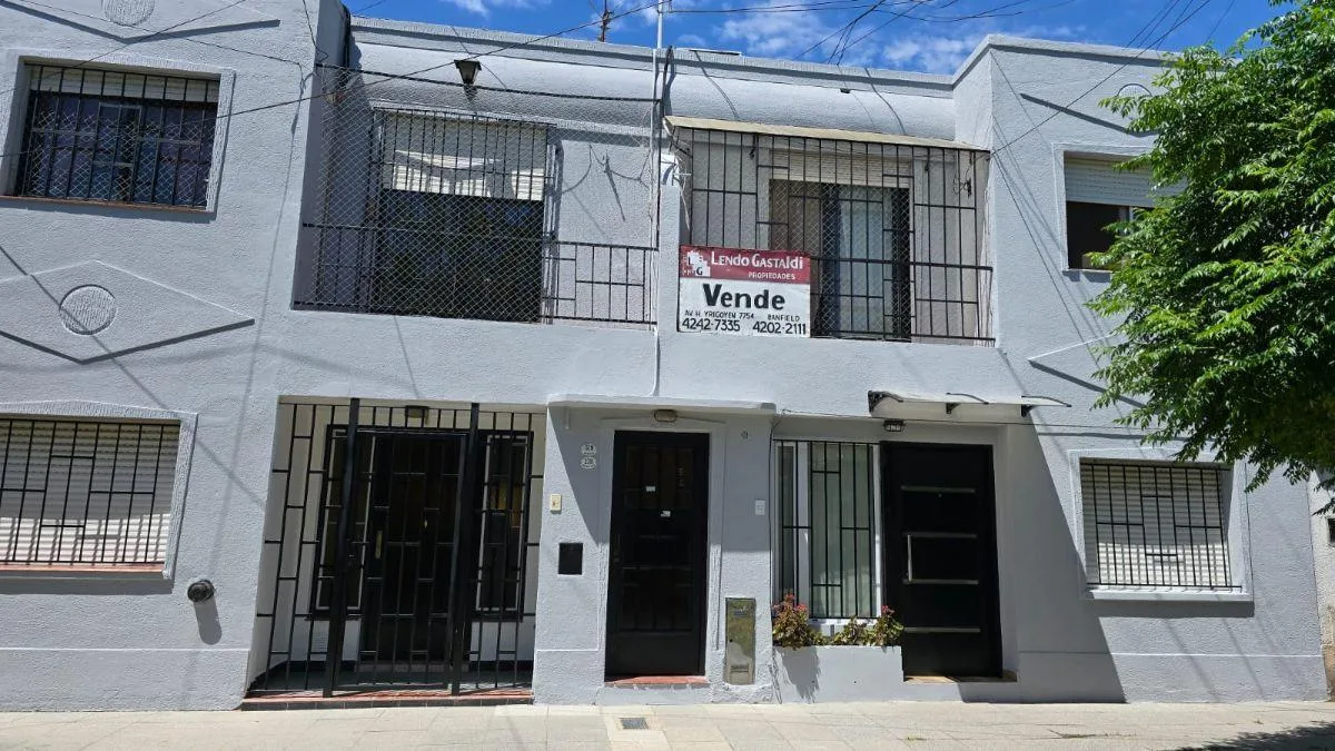 Apartamento de 3 ambientes no 1º andar em Lanús