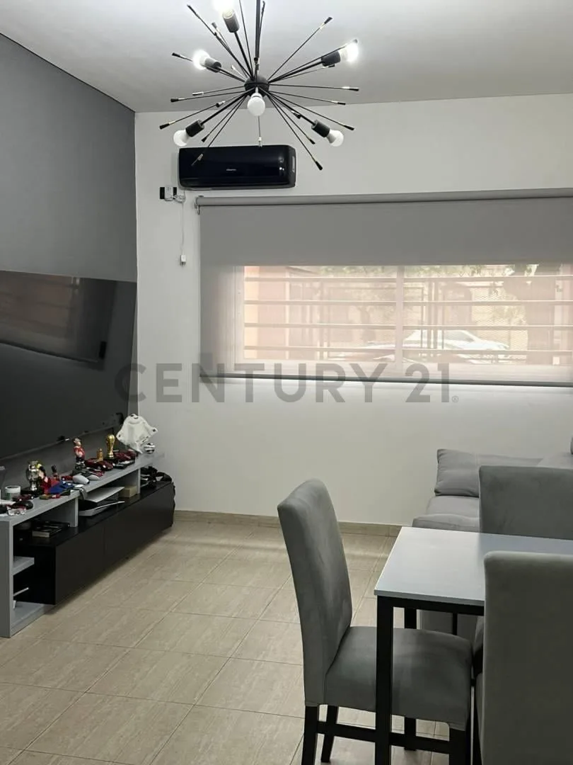 Apartamento duplex de 2 ambientes em Boedo com pátio, varanda e vaga de garagem