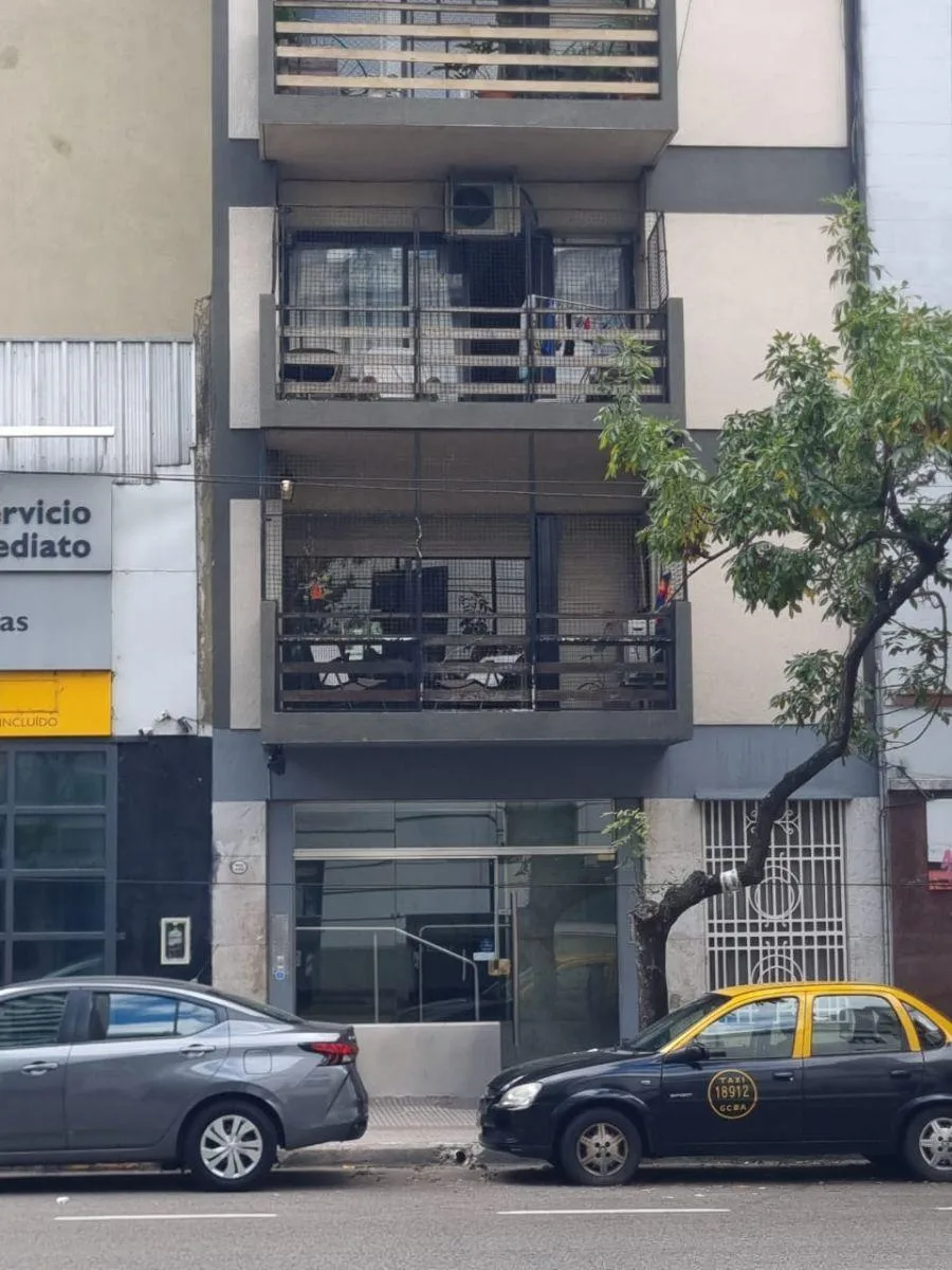 Apartamento de três ambientes na Av. Independencia, no 11º andar