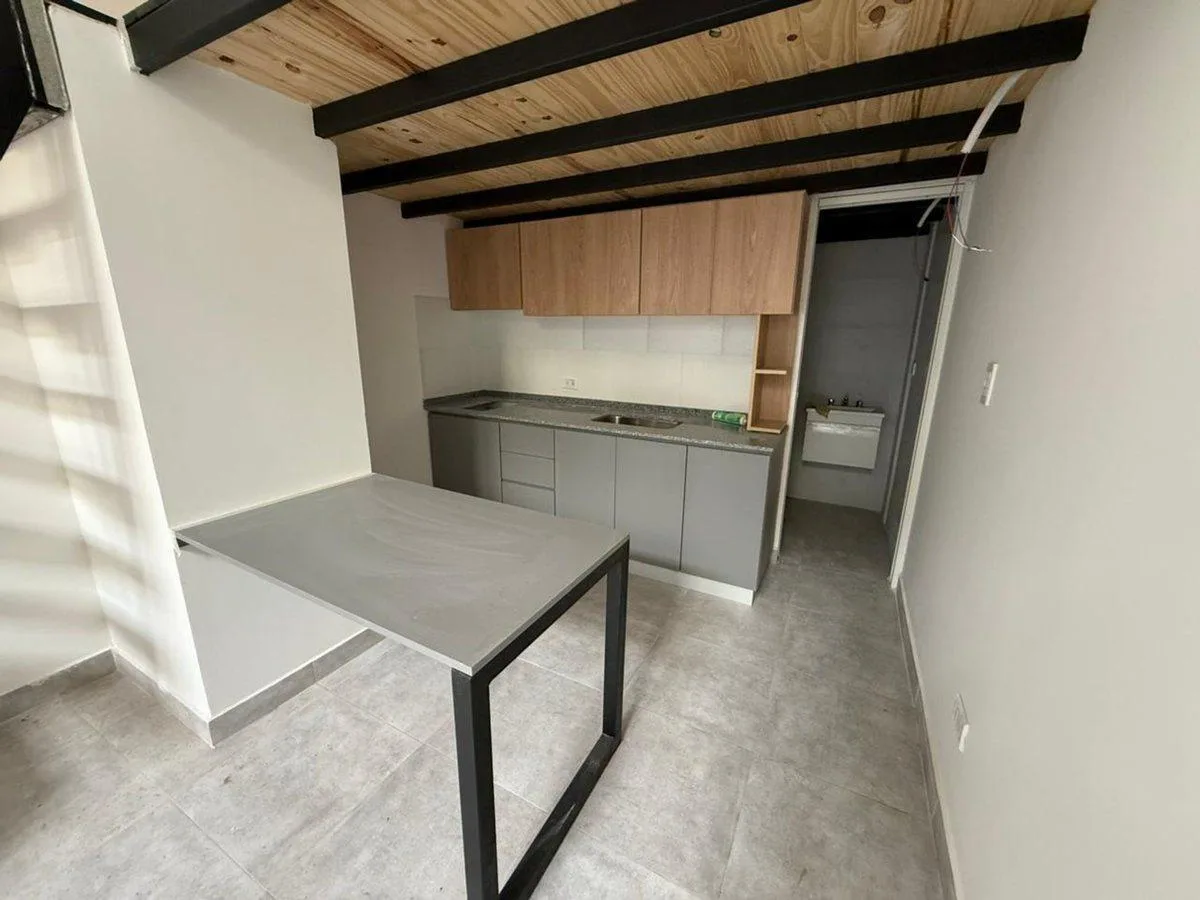 Квартира-студия (loft) новая в аренду в Lanús Oeste
