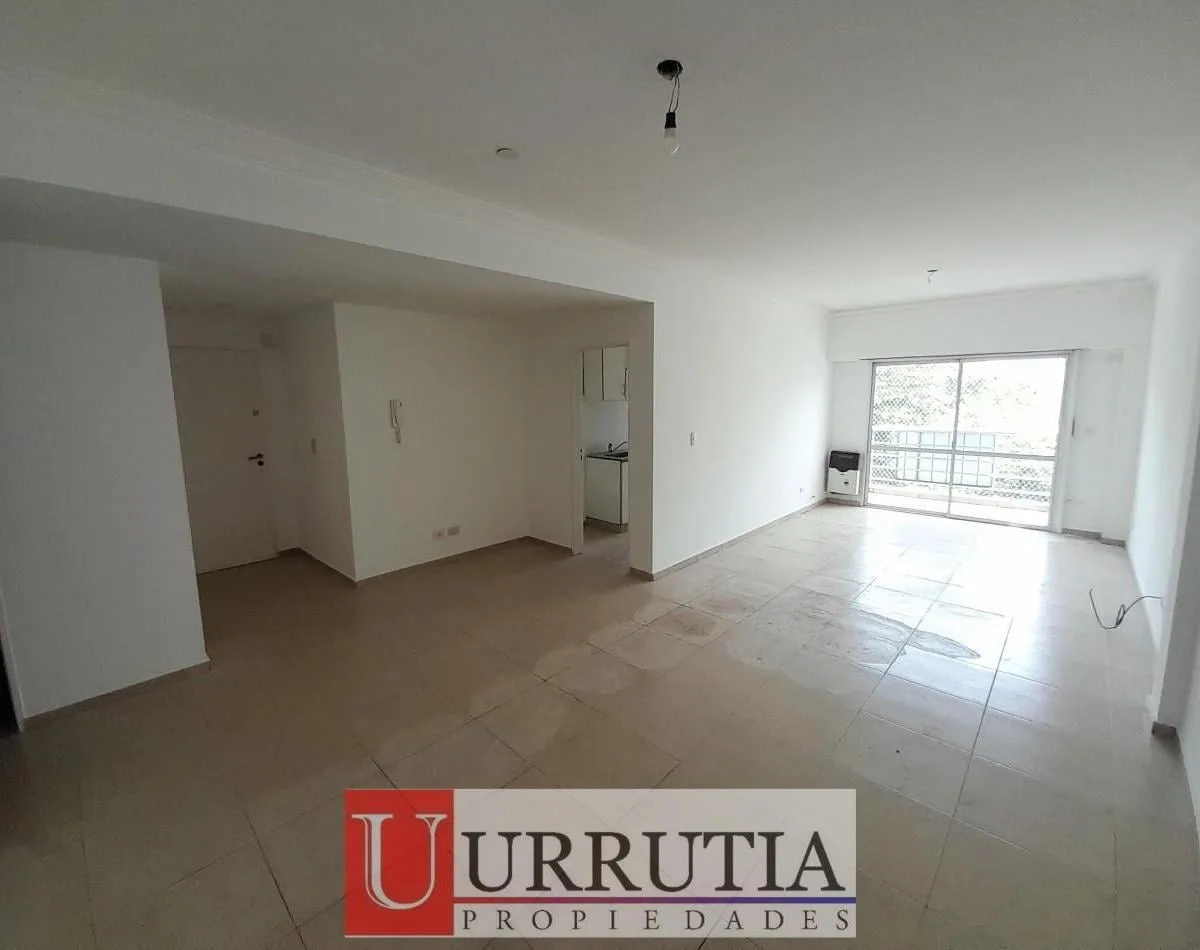 Apartamento de três ambientes de frente com varanda e vaga em Vicente López