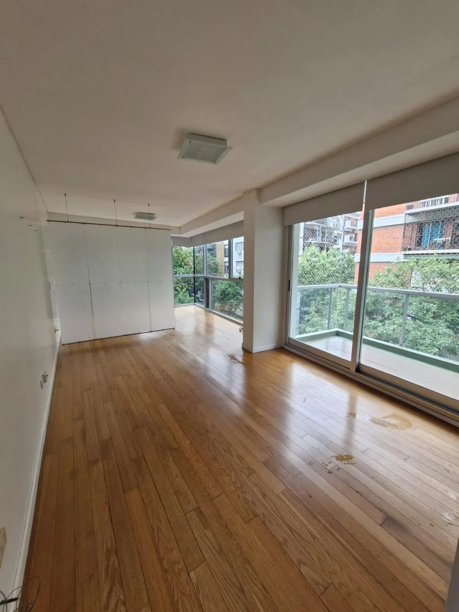 Monoambiente divisible en Recoleta en esquina con balcón