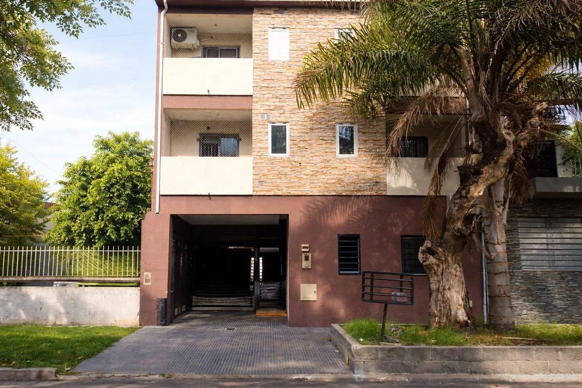 Apartamento de dois ambientes com varanda em Lanús Oeste