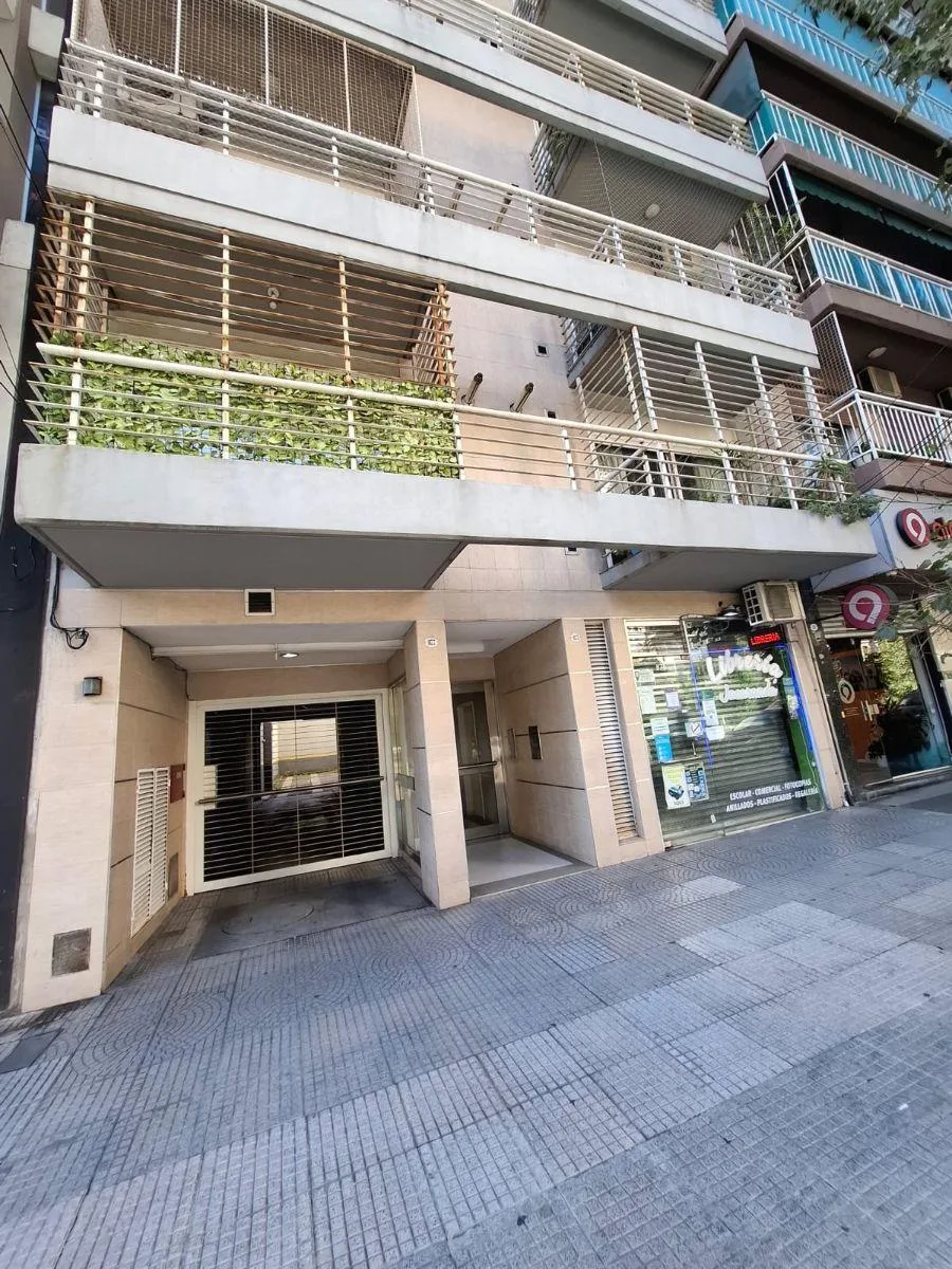 2 Ambientes Contrafrente Moderno Super Luminoso Balcon Baño y Toilette Av Honorio Pueyrredón 875