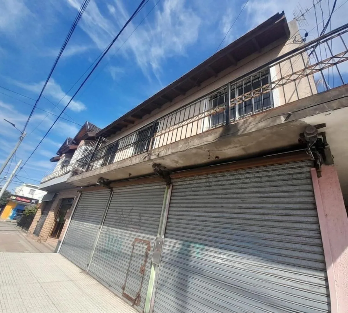 Departamento de 4 dormitorios en Esteban Echeverría con balcón al frente