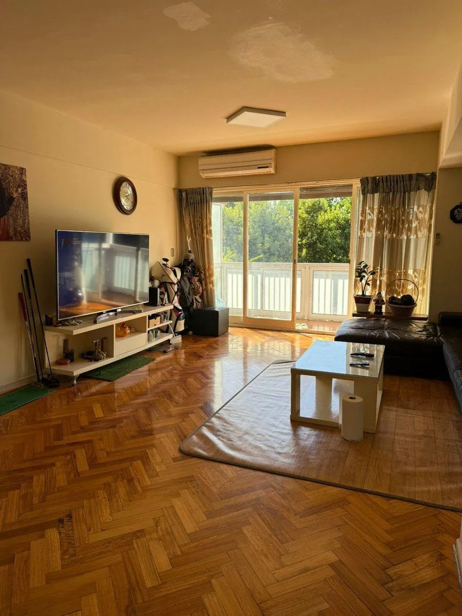 Apartamento de 4 ambientes com 4 dormitórios em Floresta