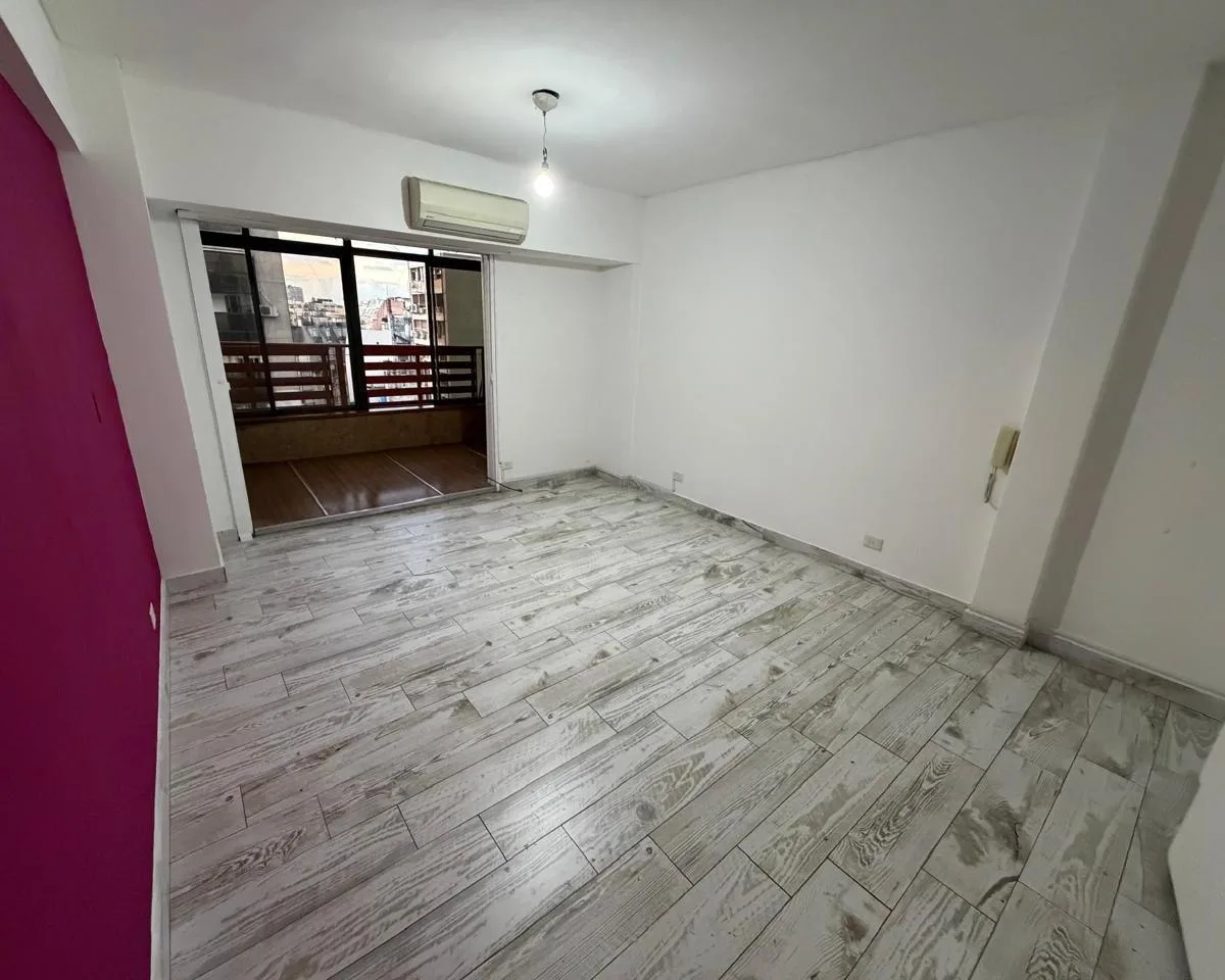 Monoambiente con Amplio Balcón en Piso 14!