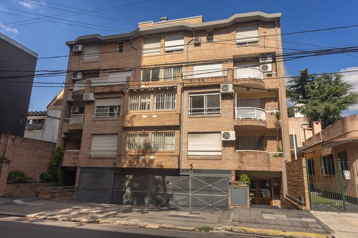 Apartamento de 2 ambientes com vaga coberta e piscina em Martínez