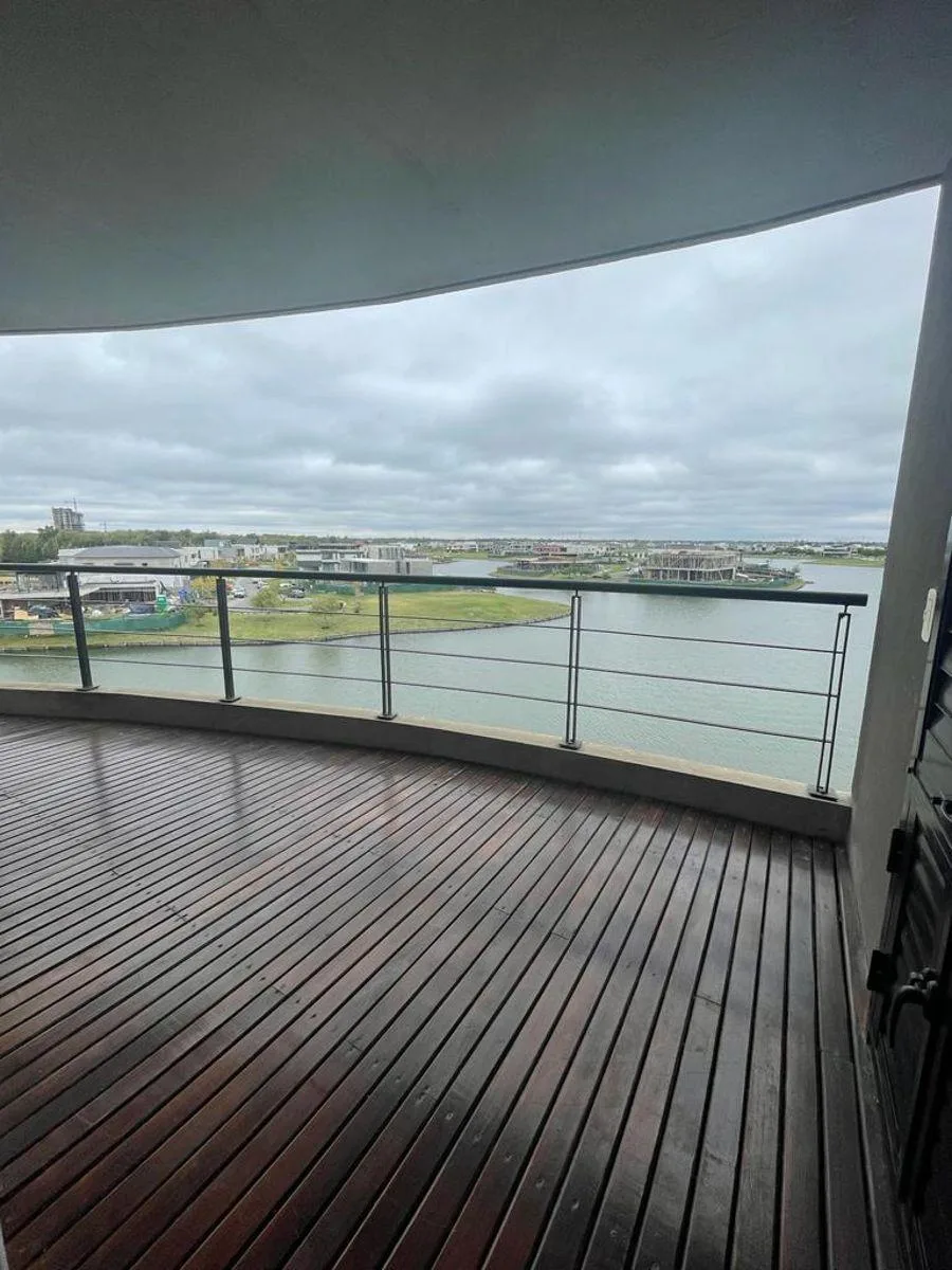 Two-bedroom apartment in Tigre with lake views