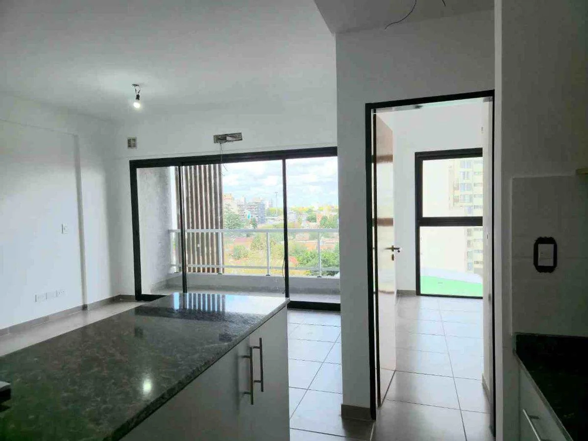 Apartamento de 2 ambientes com varanda em Lanús