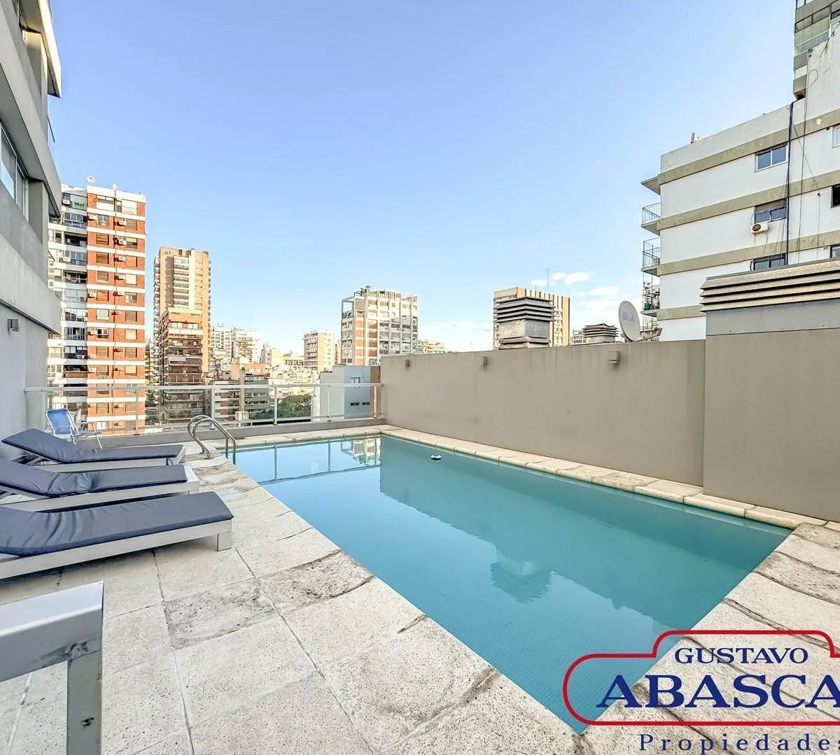 Kitnet duplex com varanda, terraço e churrasqueira privativa em Palermo