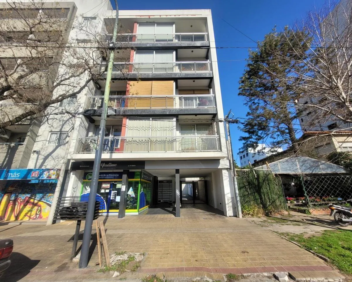 Studio apartment in La Plata on Calle 44