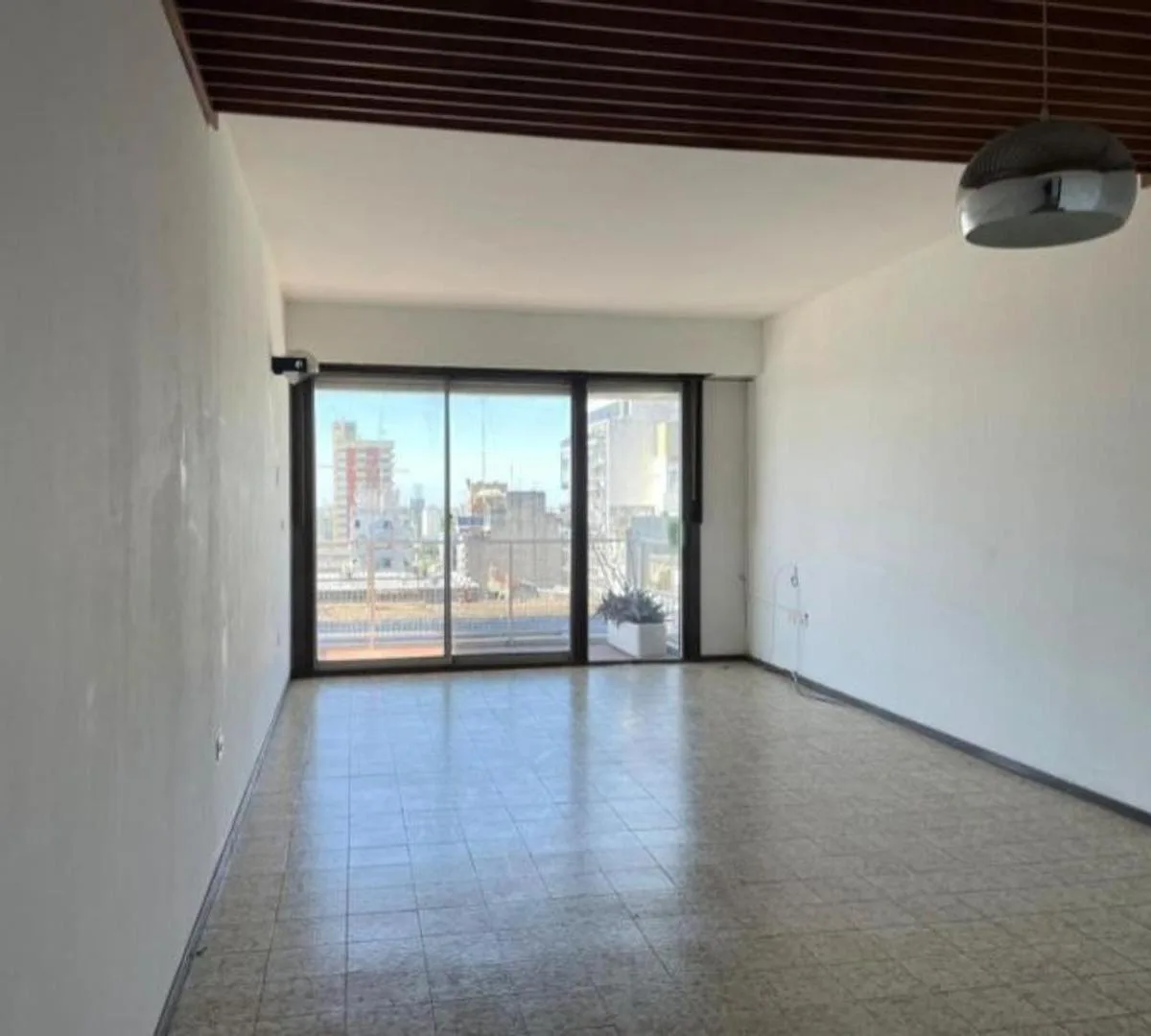 Apartamento de três dormitórios no 14º andar em La Plata