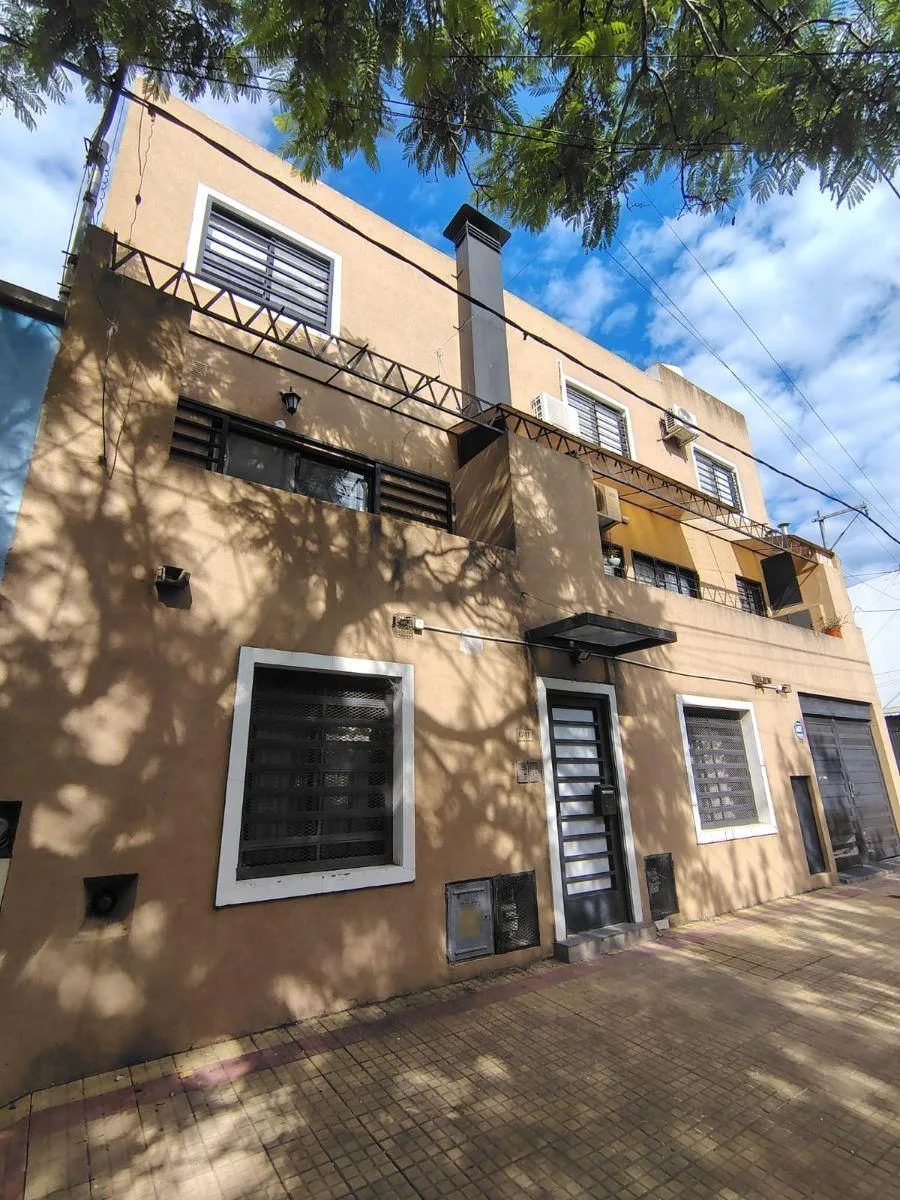 Departamento duplex de 2 dormitorios en alquiler en La Plata