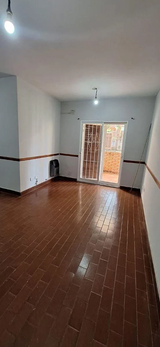 Apartamento térreo com 2 dormitórios em Almirante Brown