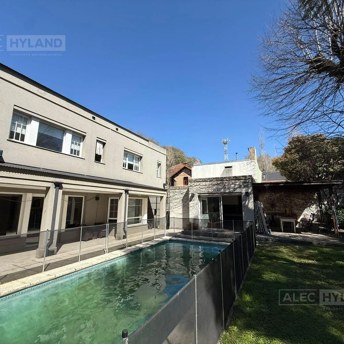 Casa de 5 dormitórios reformada em Olivos