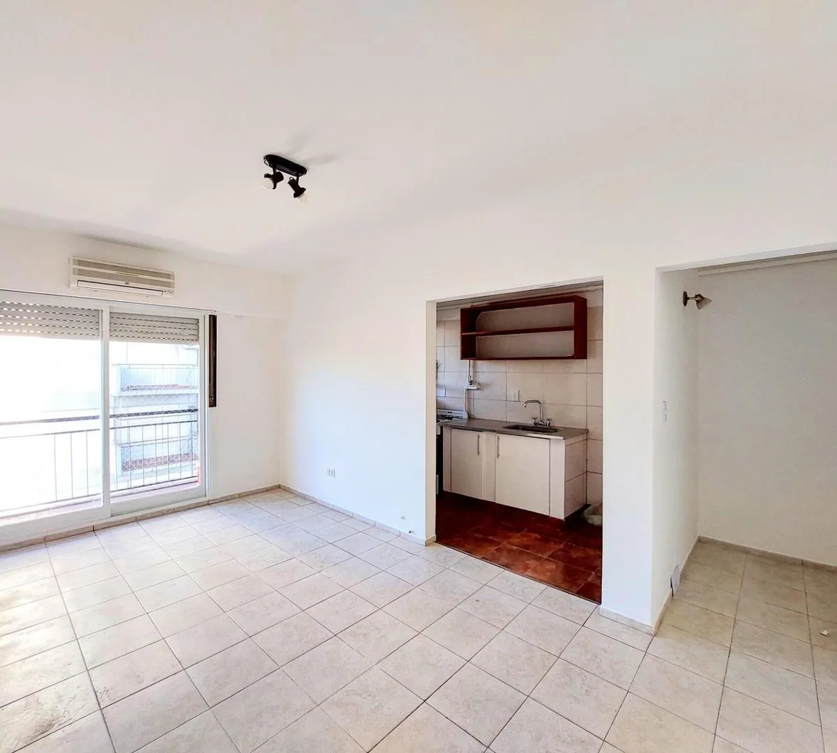 Two-room apartment with balcony in Ramos Mejía