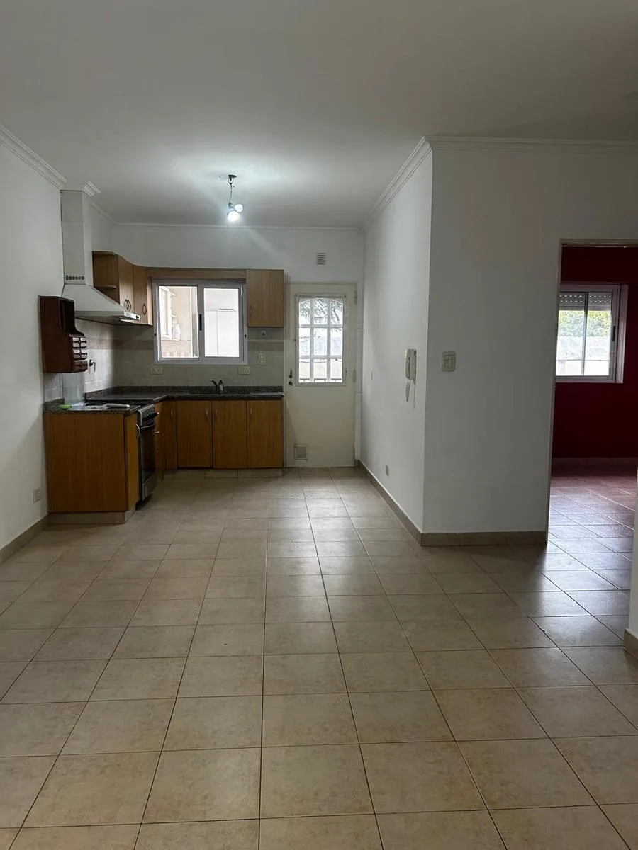 Three-room apartment with balcony in Lomas de Zamora Oeste