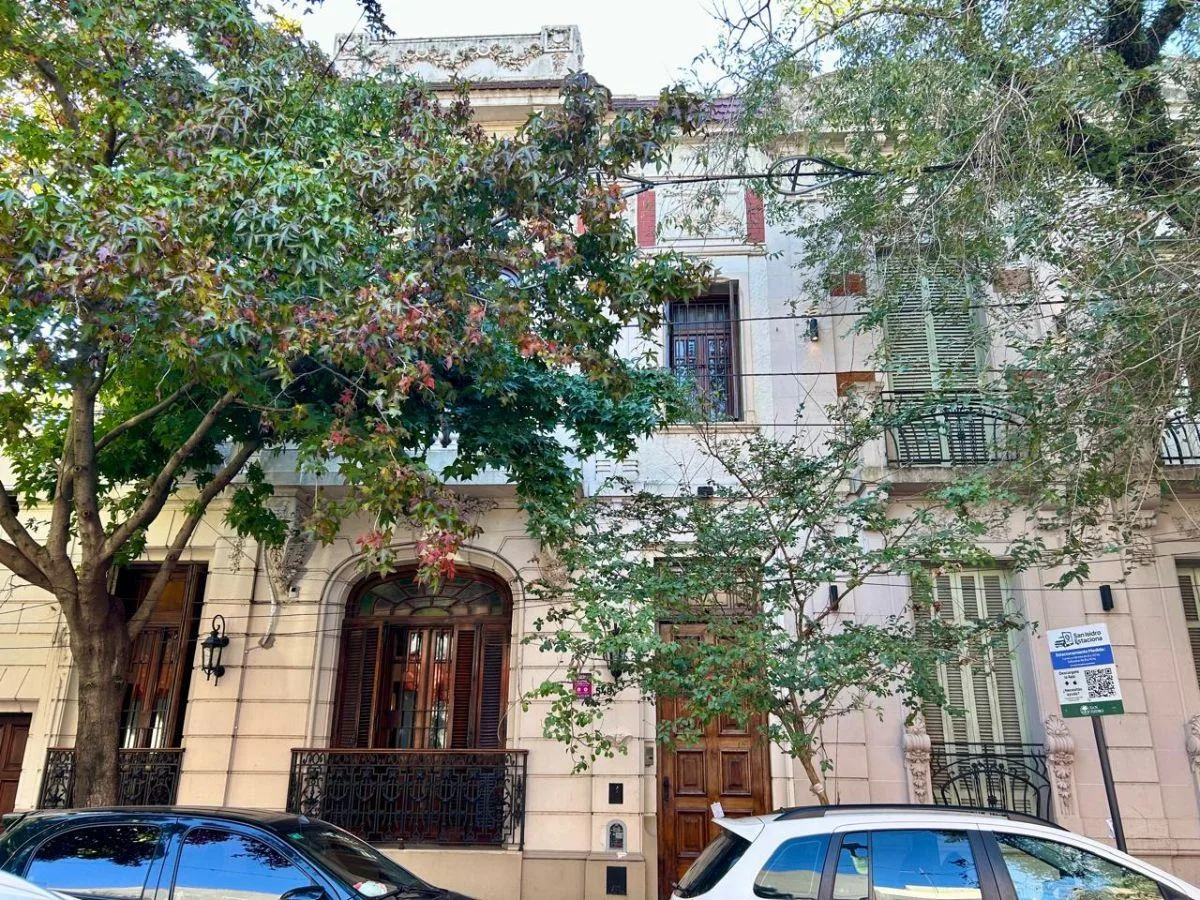 Casa de 5 dormitorios apta profesional en San Isidro