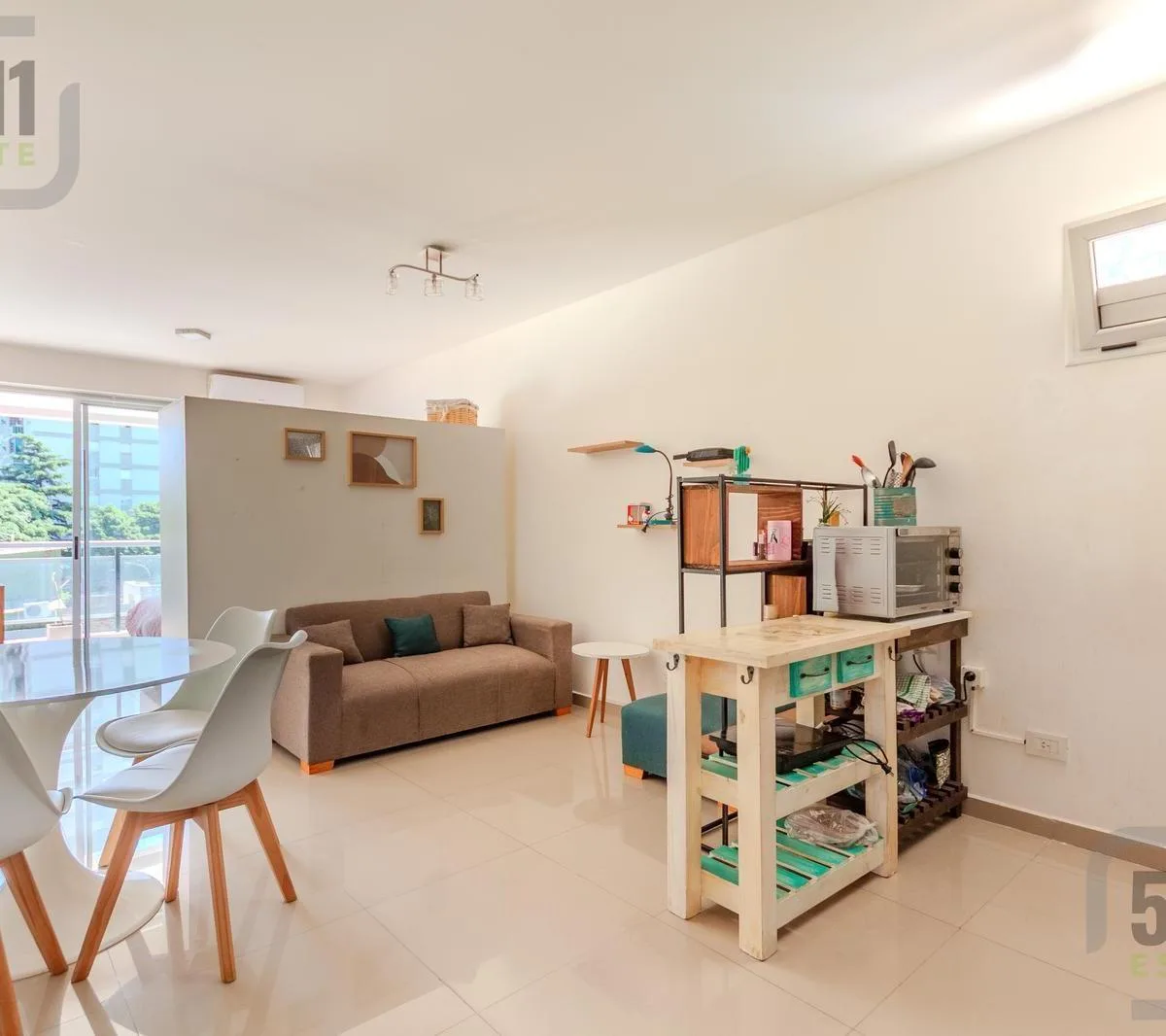 Kitnet mobiliada em Caballito com varanda e comodidades