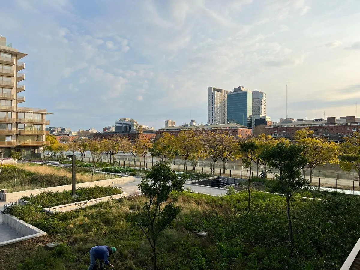 Двухкомнатная квартира с 1 спальней и парковочным местом в Puerto Madero