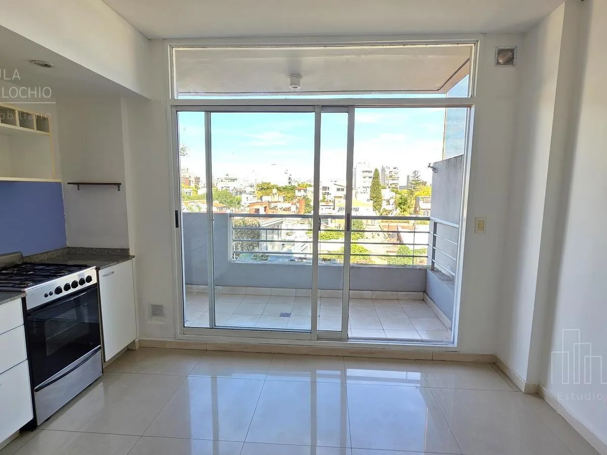 Kitnet com varanda e amenidades entre Chacarita e Colegiales