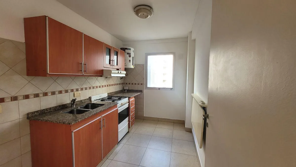 Semipiso de 2 ambientes al frente con balcón en Villa Urquiza