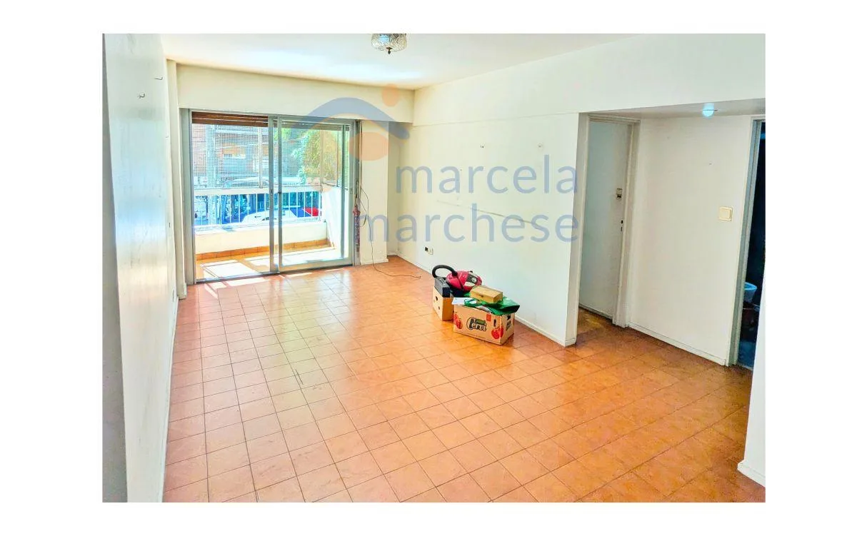 Departamento de 3 ambientes con patio y balcón al frente en Caballito