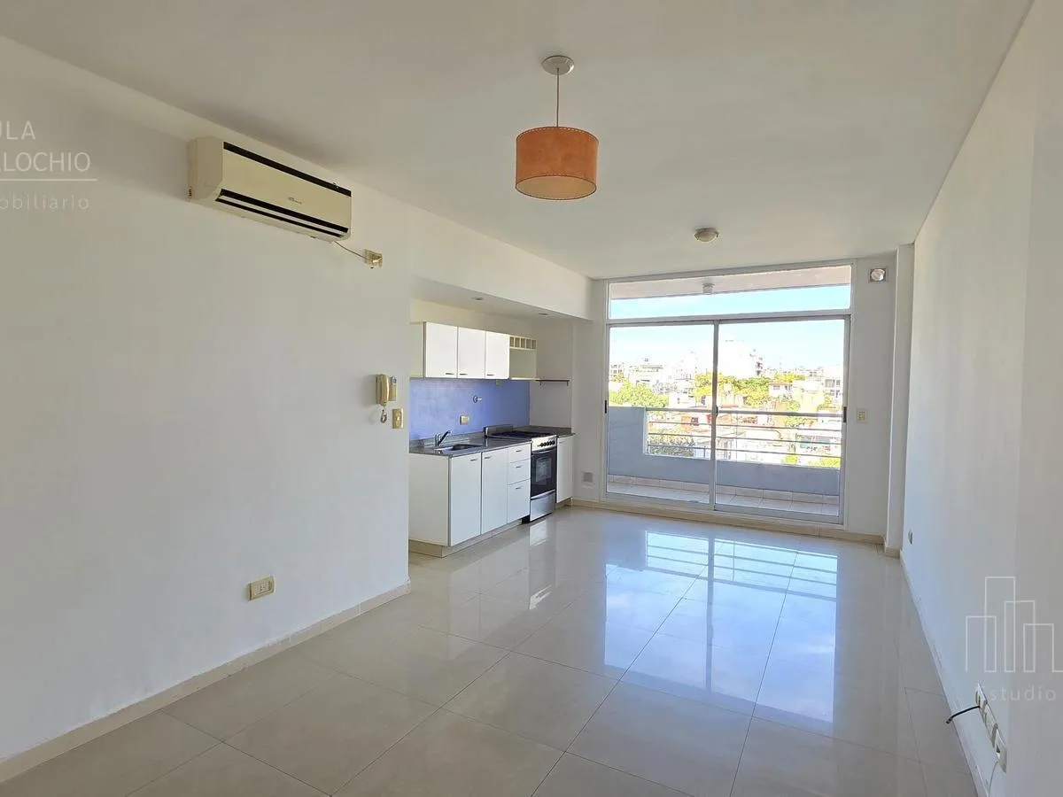 Kitnet no 4º andar com varanda em Chacarita