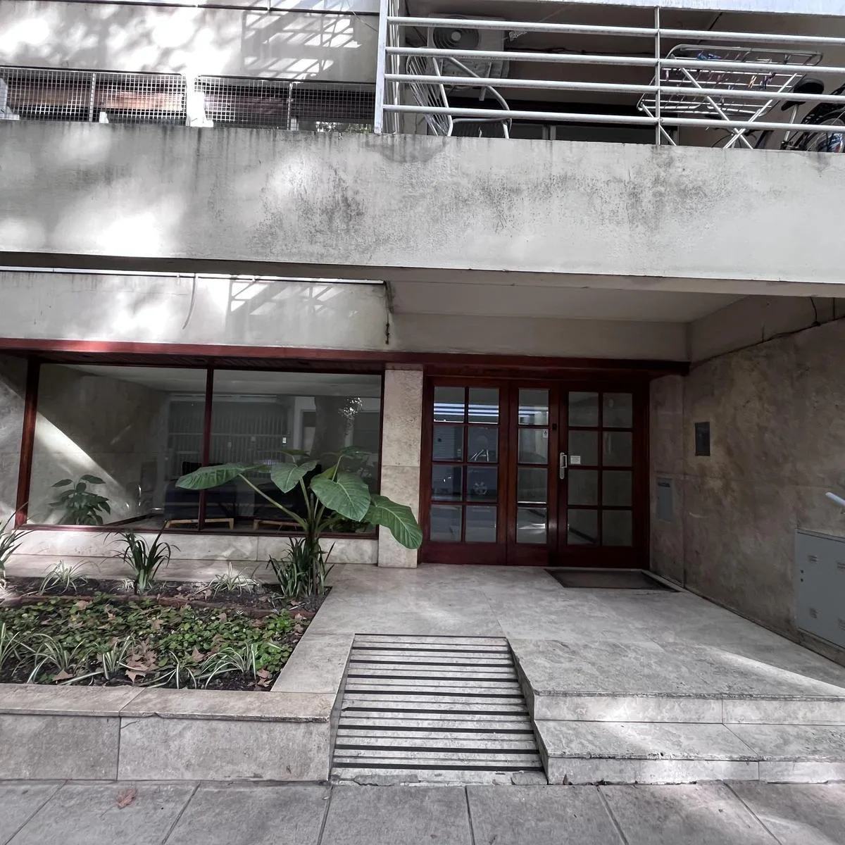Semipiso de 3 ambientes con balcón en Flores