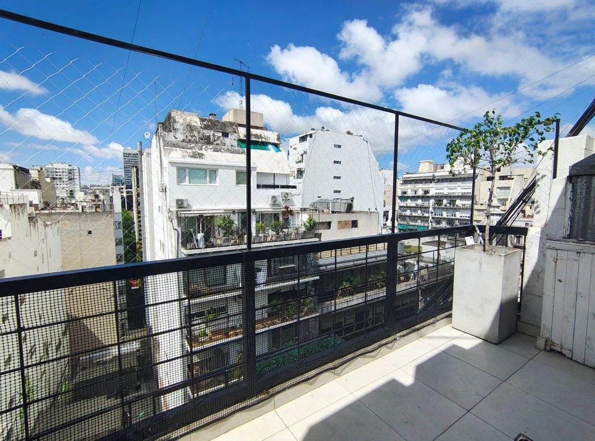 Departamento de 3 ambientes con balcón terraza en Recoleta
