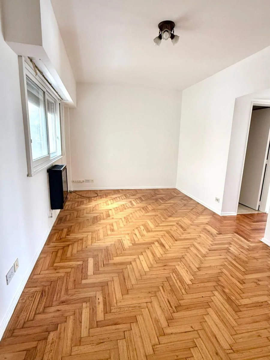 Двухкомнатная квартира с балконом в Olivos