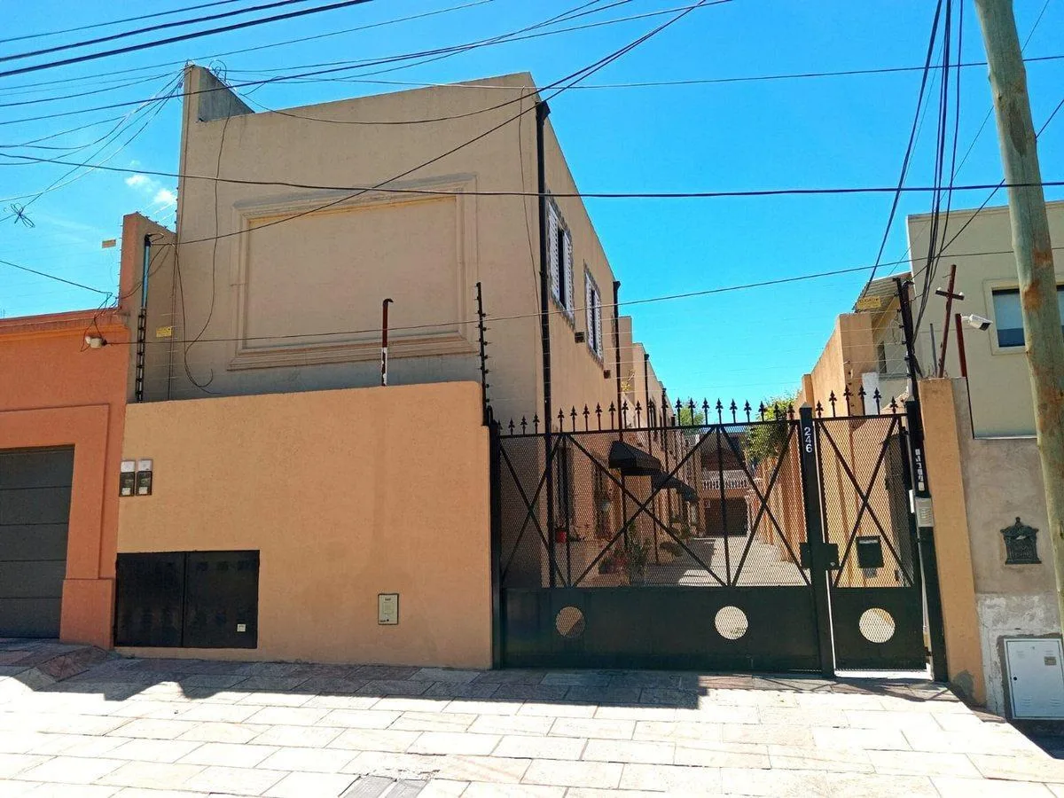 Three-room PH with terrace and (assigned) parking in Lomas de Zamora Centro