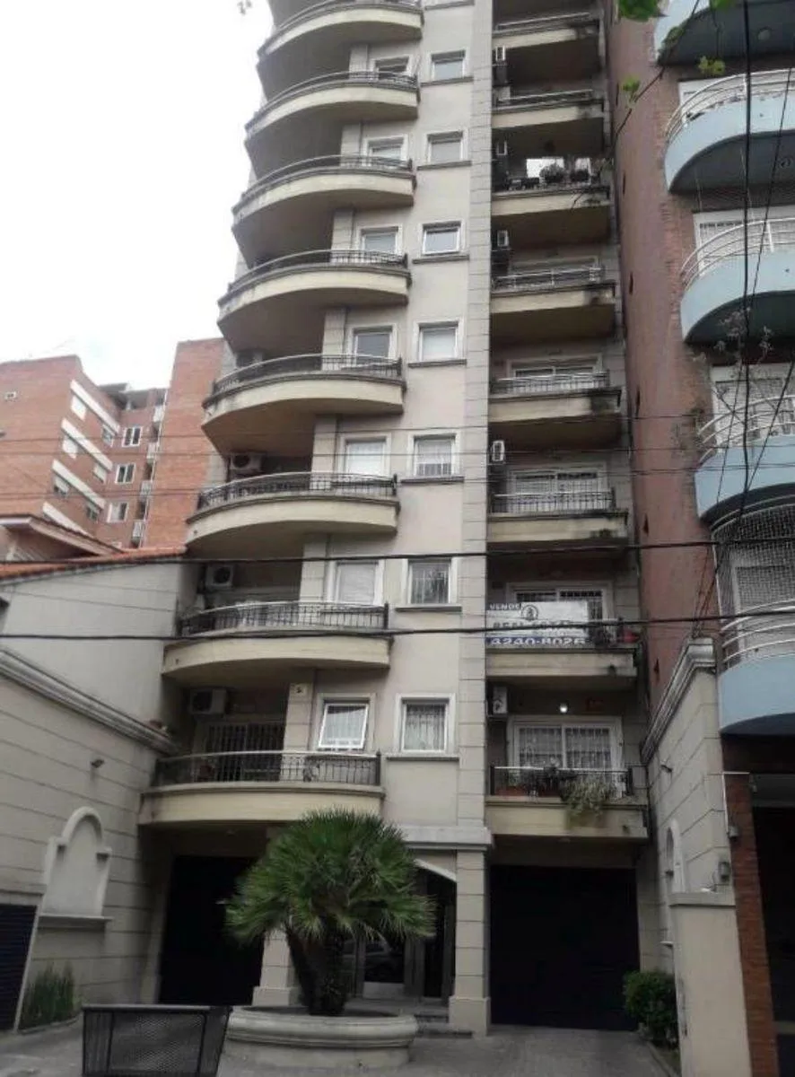 Apartamento de 2 ambientes com vaga de garagem coberta em Lanús