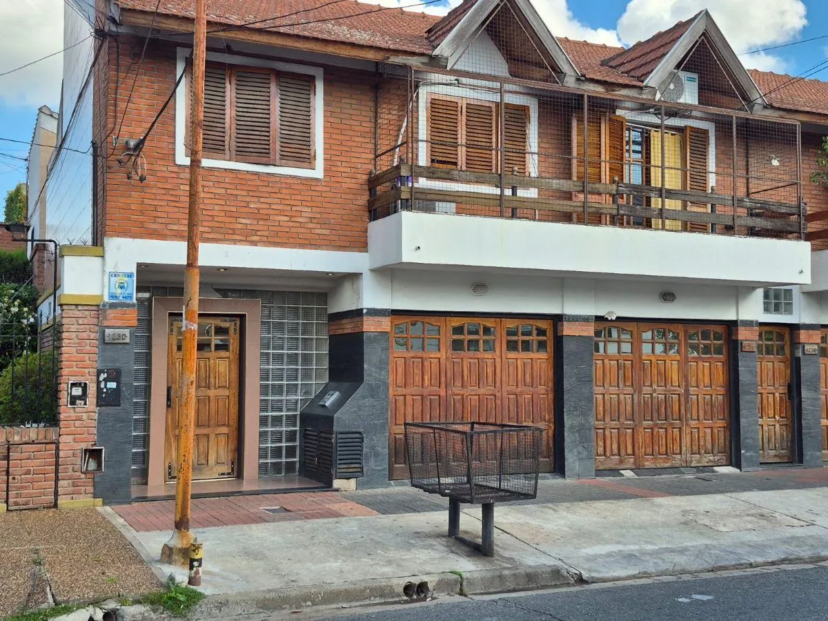 Duplex three-room apartment with 2 parking spaces in Bernal Oeste, Quilmes
