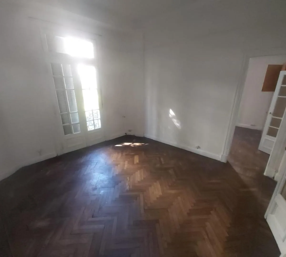 Apartamento de 3 ambientes com dependência e lavabo em Balvanera