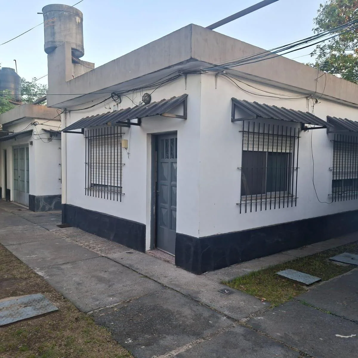 Casa em PH com 1 dormitório para alugar em Ituzaingó Norte