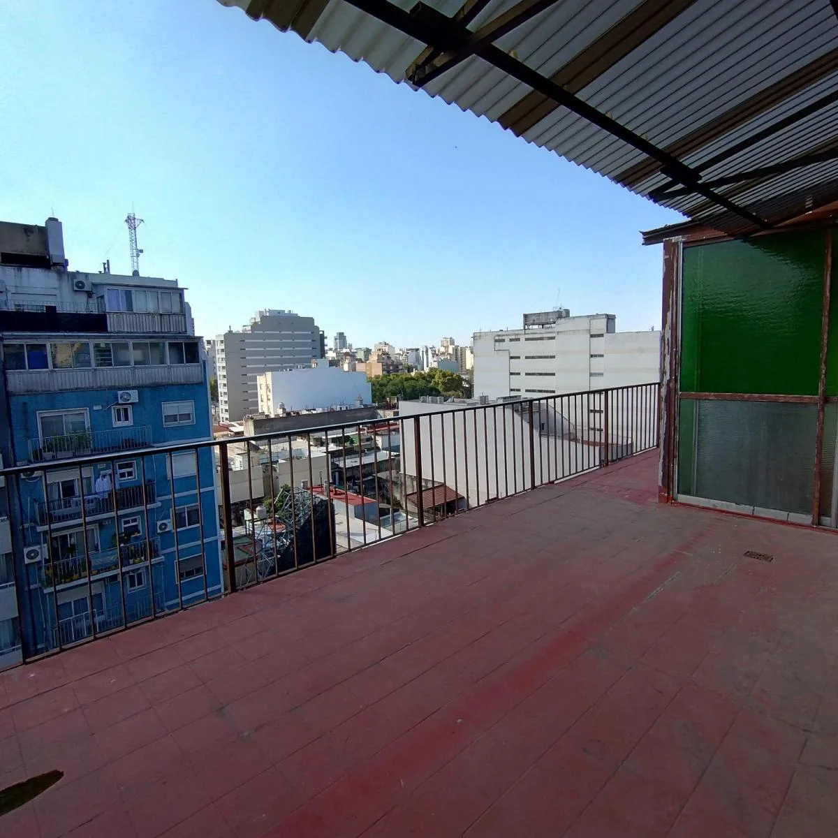 Apartamento de dois ambientes com varanda-terraço em San Cristóbal