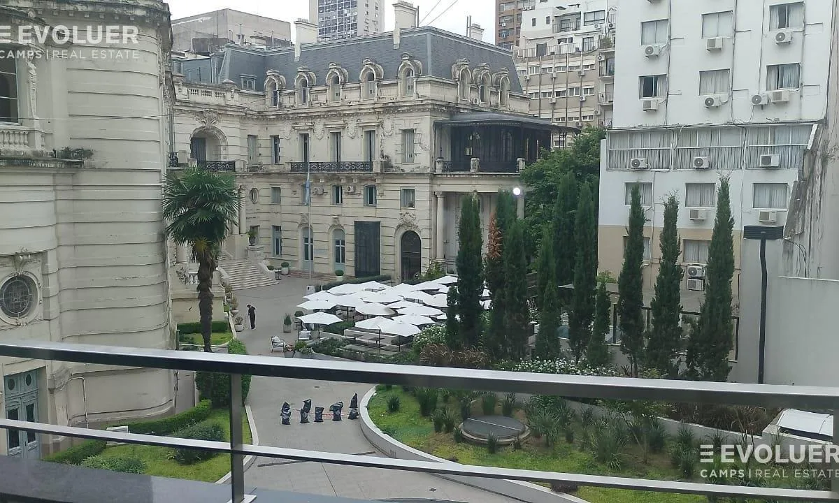 Apartamento tipo studio com banheiro completo e lavabo em Retiro